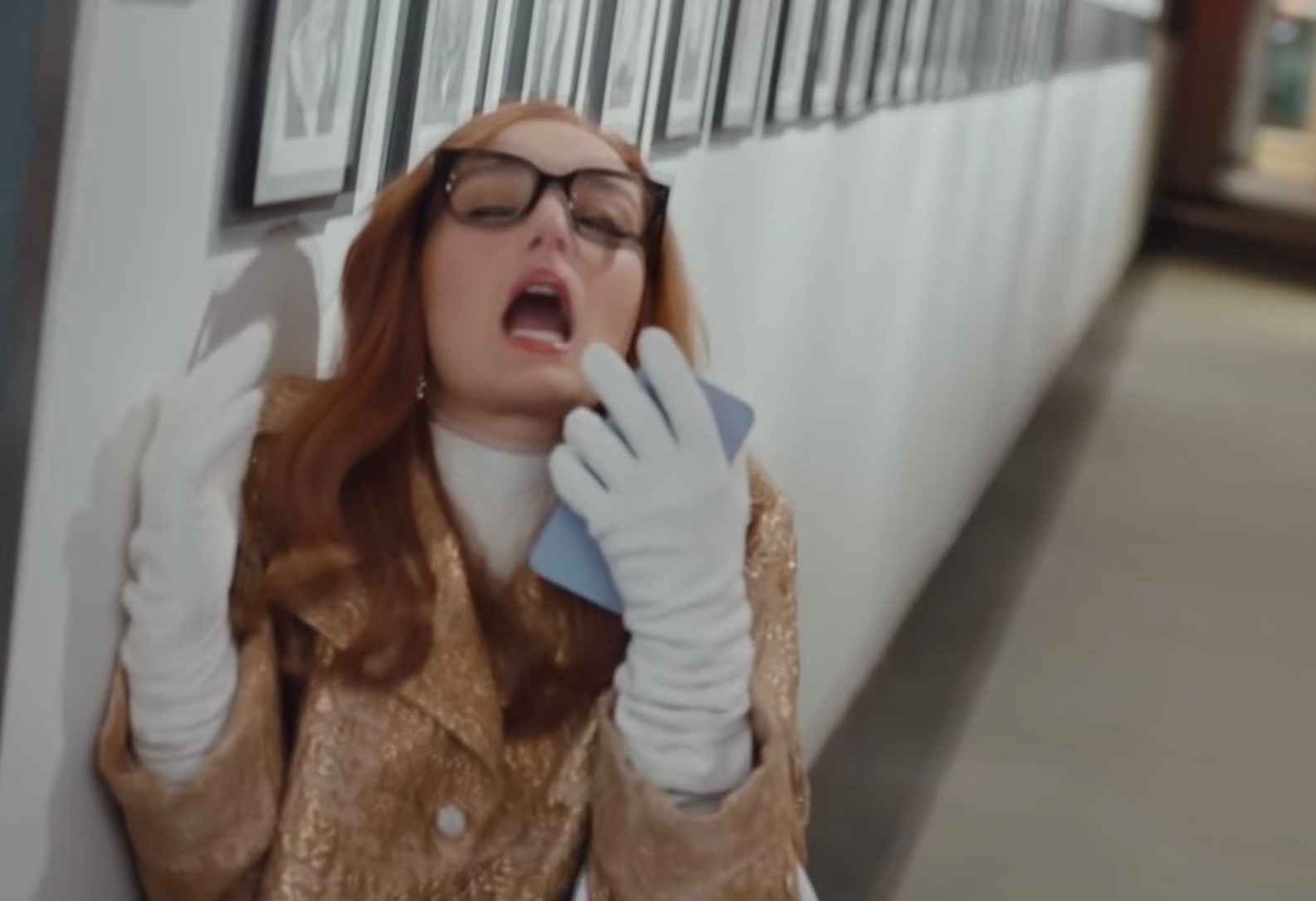 Template meme Anna Delvy SNL Skit
