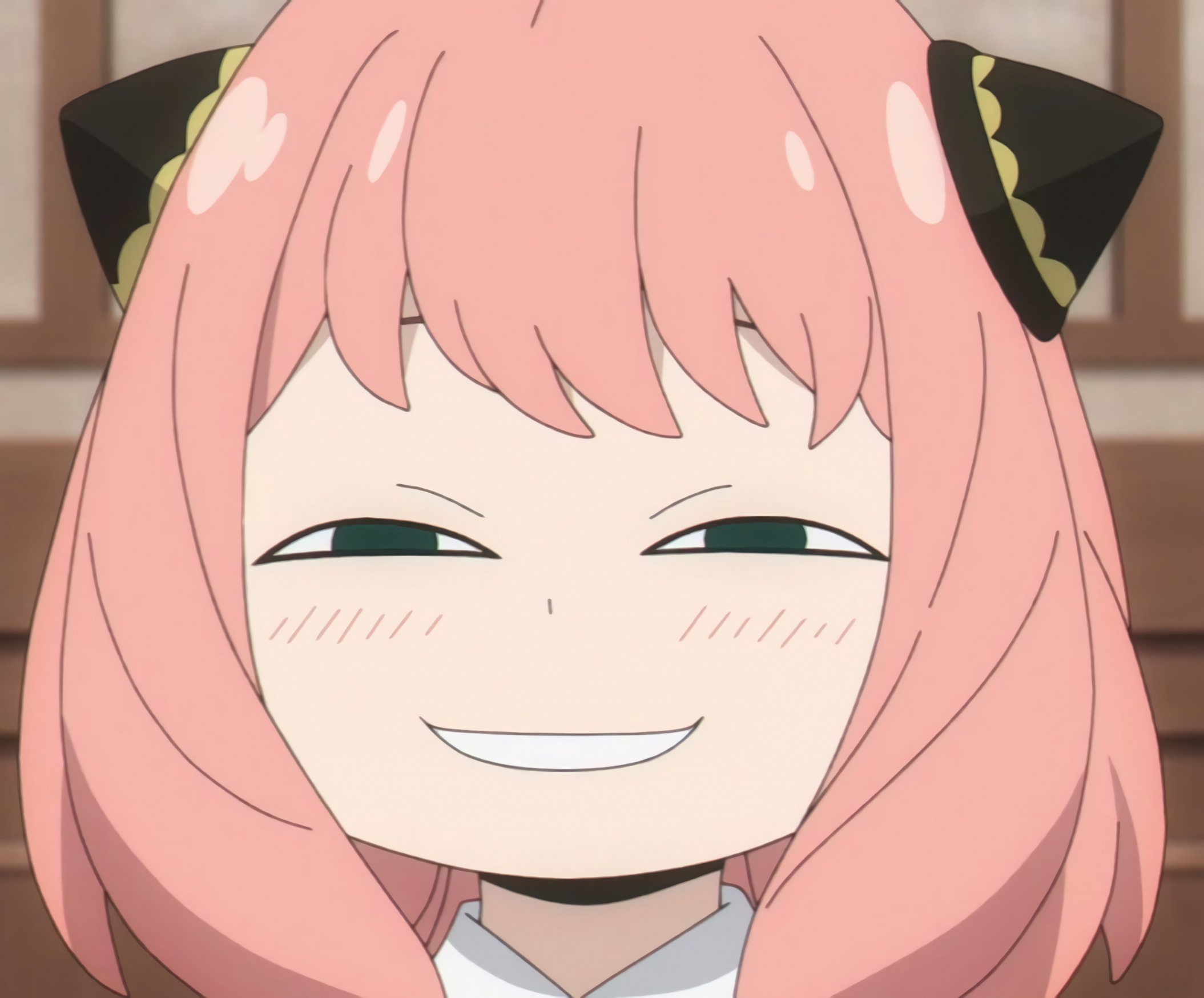 Plantilla de meme Anya Smirk Face