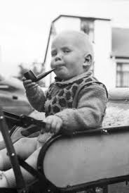 Plantilla de meme Baby on tractor pipe
