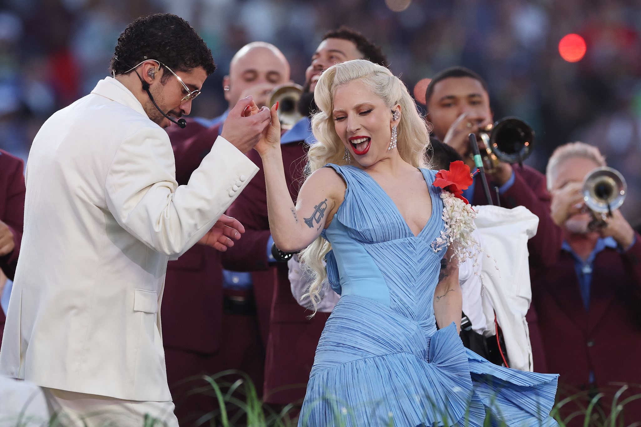 Template meme Bad Bunny Lady Gaga dancing