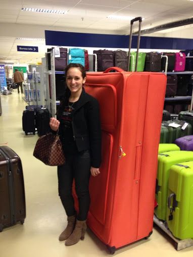 Plantilla de meme Big suitcase woman