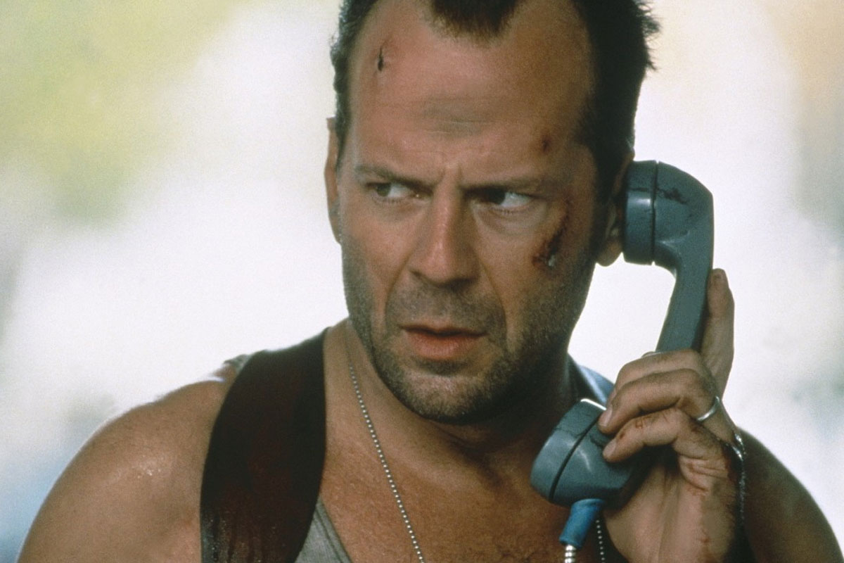Plantilla de meme bruce willis on the phone die hard