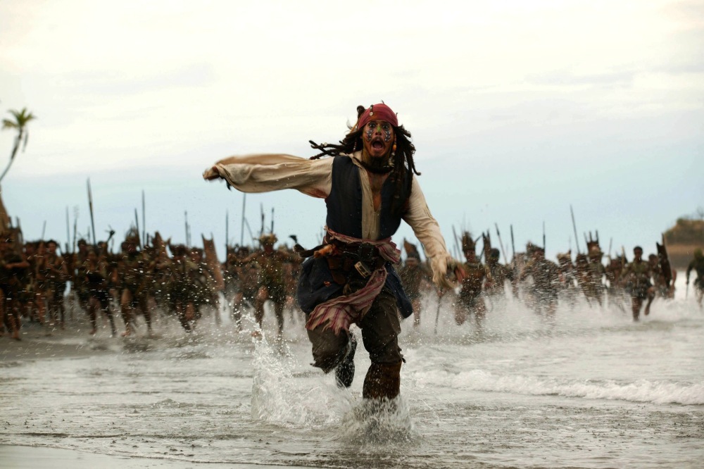 Plantilla de meme captain jack sparrow running