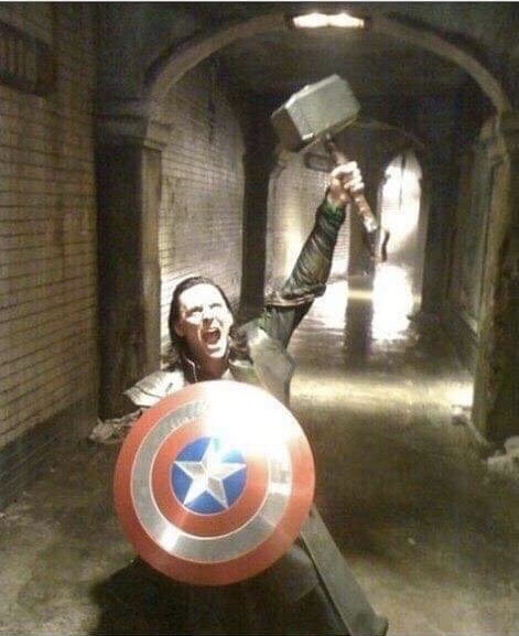 Plantilla de meme Captain Loki, god of thunder
