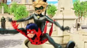 Plantilla de meme Cat noir jumping on ladybug