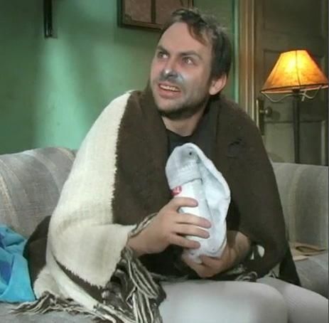 Template meme Charlie Kelly sniffing paint
