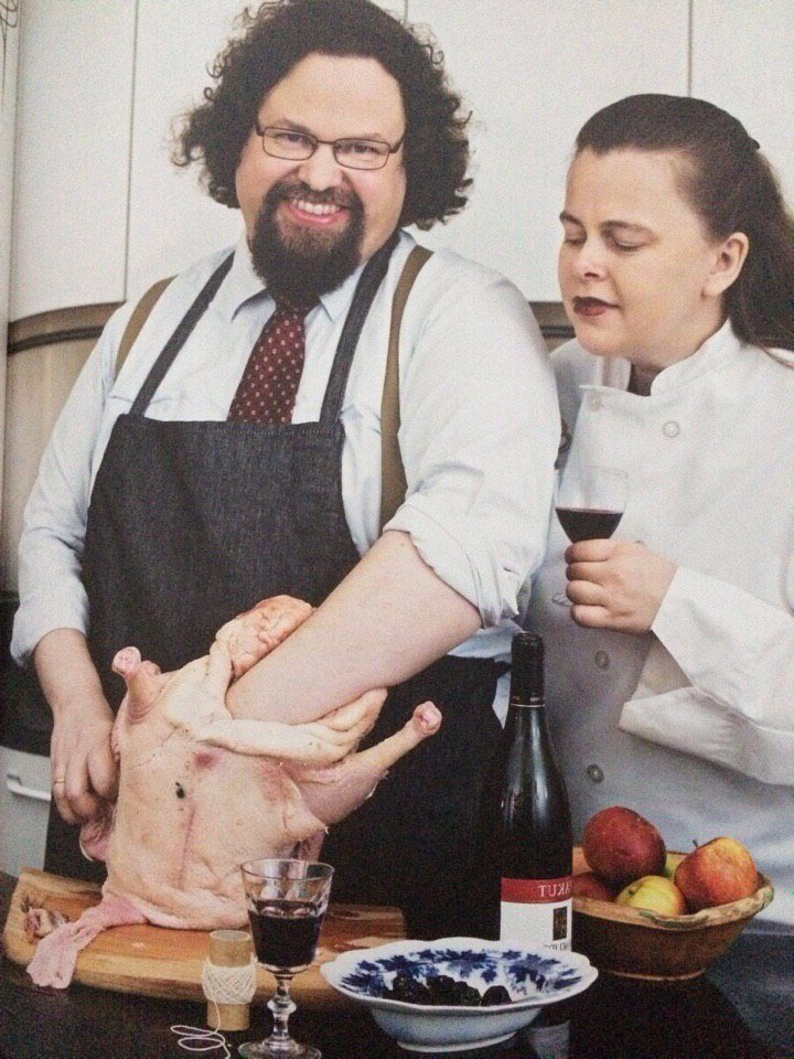 Plantilla de meme Chef stuffing turkey