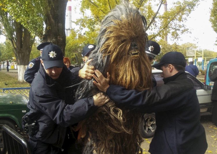 Plantilla de meme chewbacca arrested