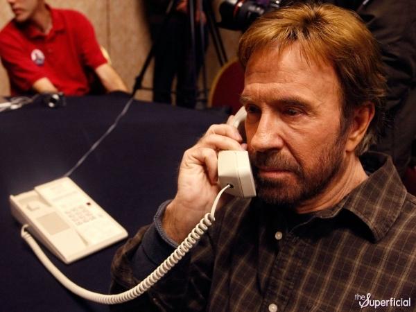 Plantilla de meme Chuck Norris Phone