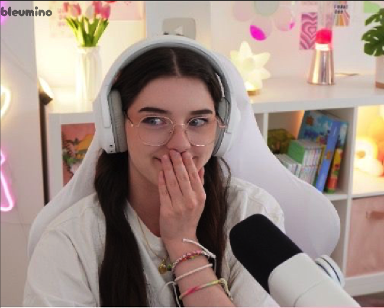 Template meme Coaen Shy laugh meme template