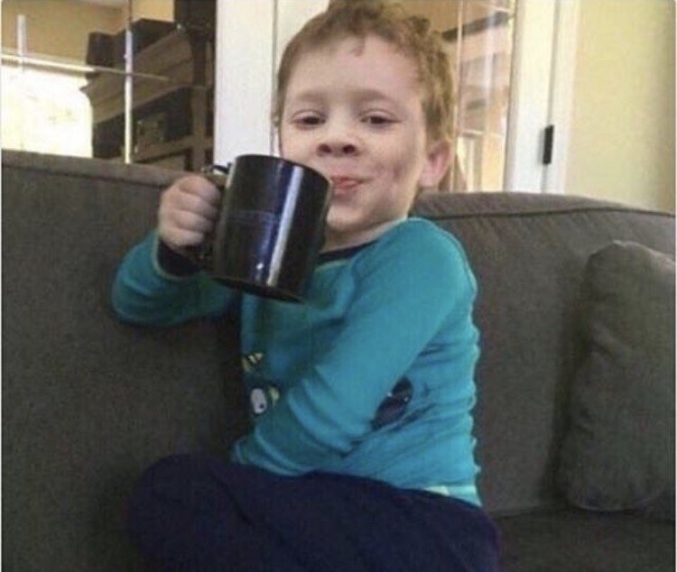 Plantilla de meme coffee cup kid