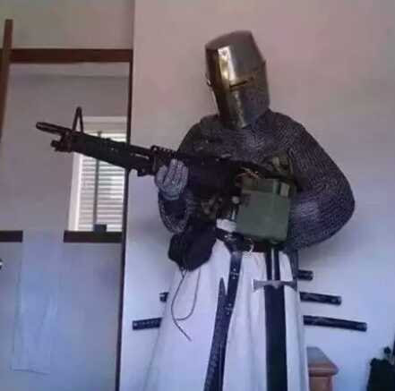 Template meme Crusader knight with M60 Machine Gun