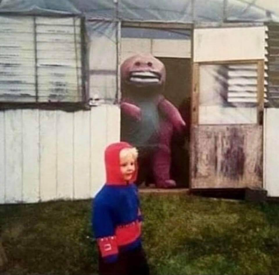 Plantilla de meme Cursed Barney