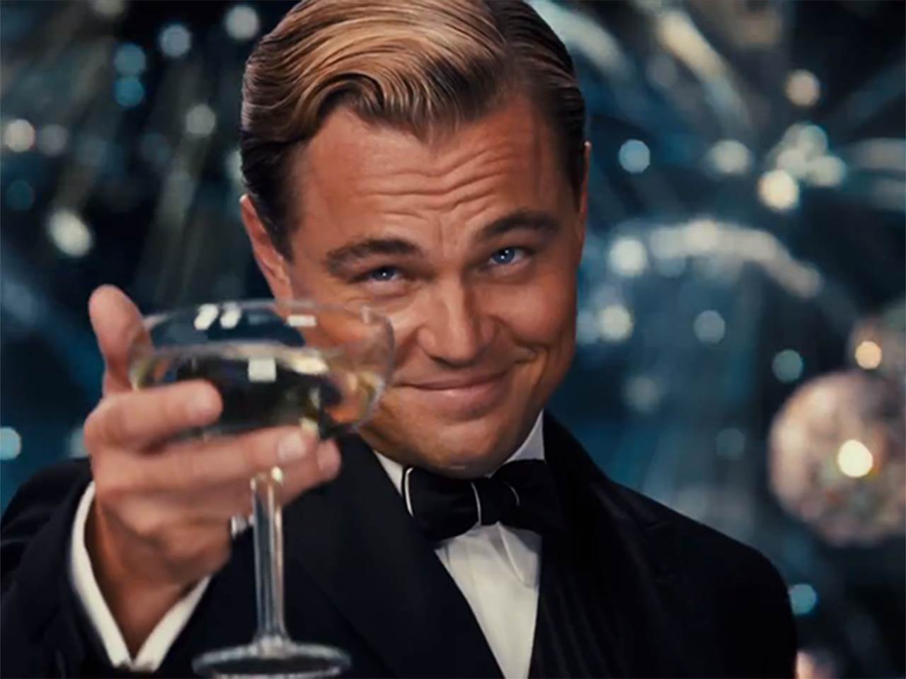 Plantilla de meme dicaprio champagne cheers