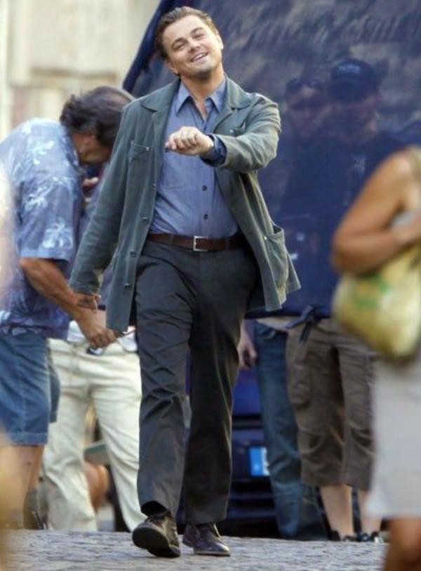 Plantilla de meme Dicaprio walking