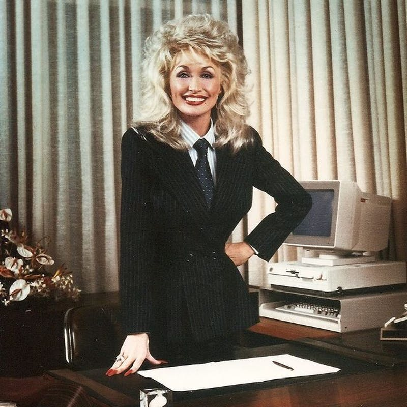 Template meme Dolly Parton in the office