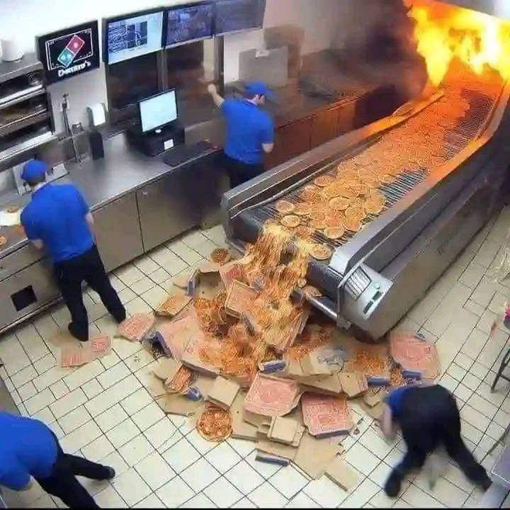 Plantilla de meme Domino’s Disaster