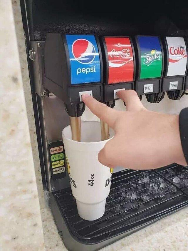 Plantilla de meme Double Soda Pour