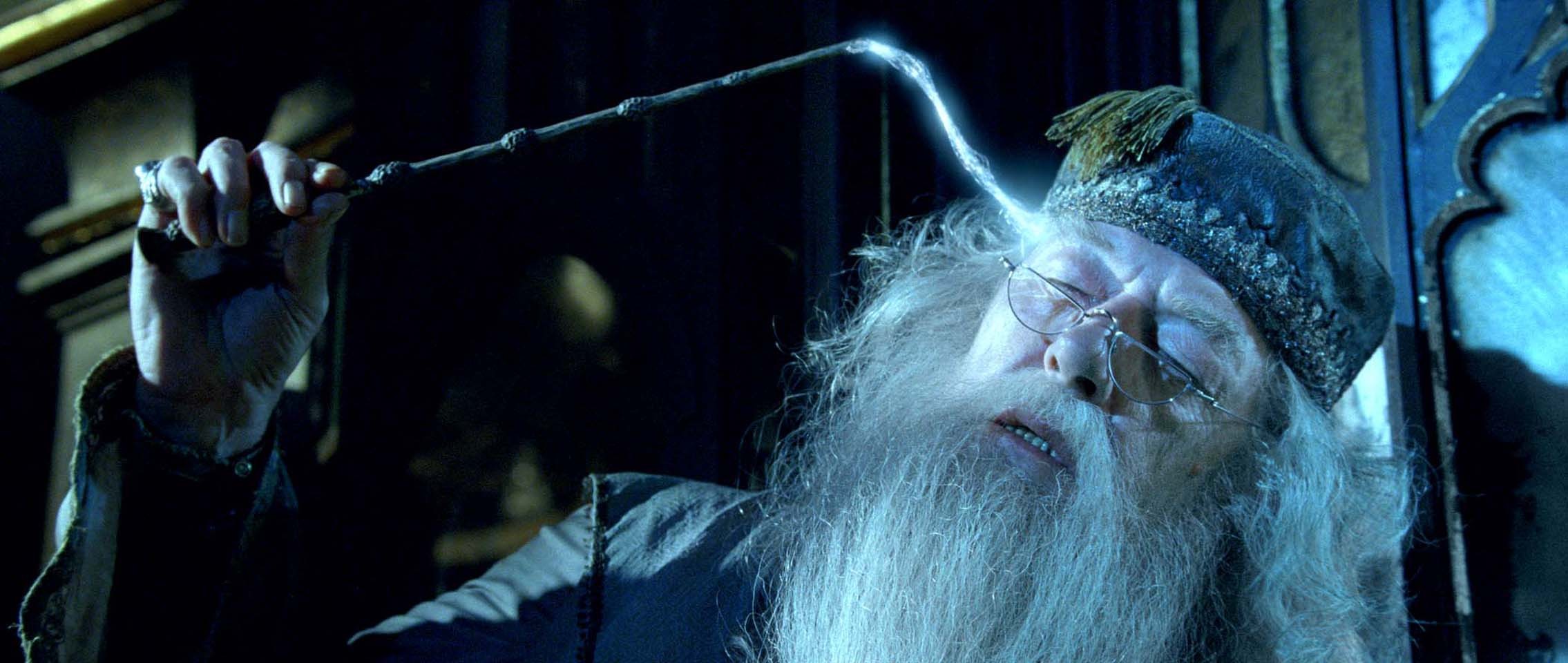 Plantilla de meme Dumbledore pulling memories