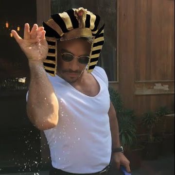 Plantilla de meme Egyptian Salt Bae