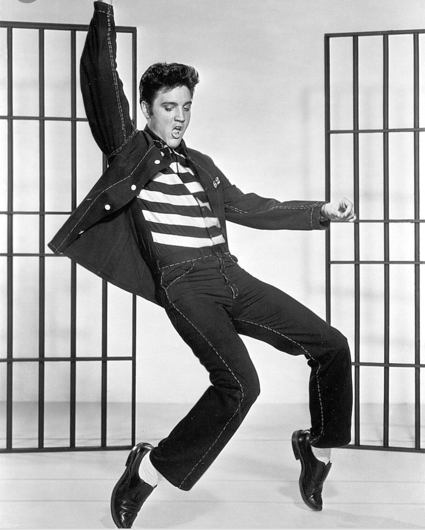Plantilla de meme Elvis has left the group
