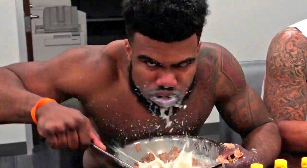 Plantilla de meme Ezekiel Elliott Cereal Eating