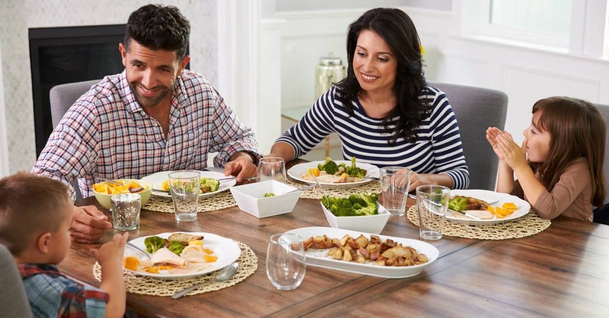 Plantilla de meme Family Dinner Conversation