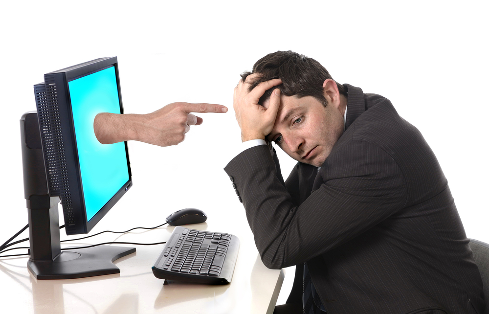 Plantilla de meme finger pointing from monitor