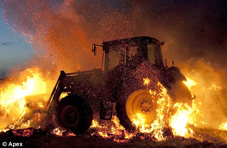 Plantilla de meme Flaming tractor