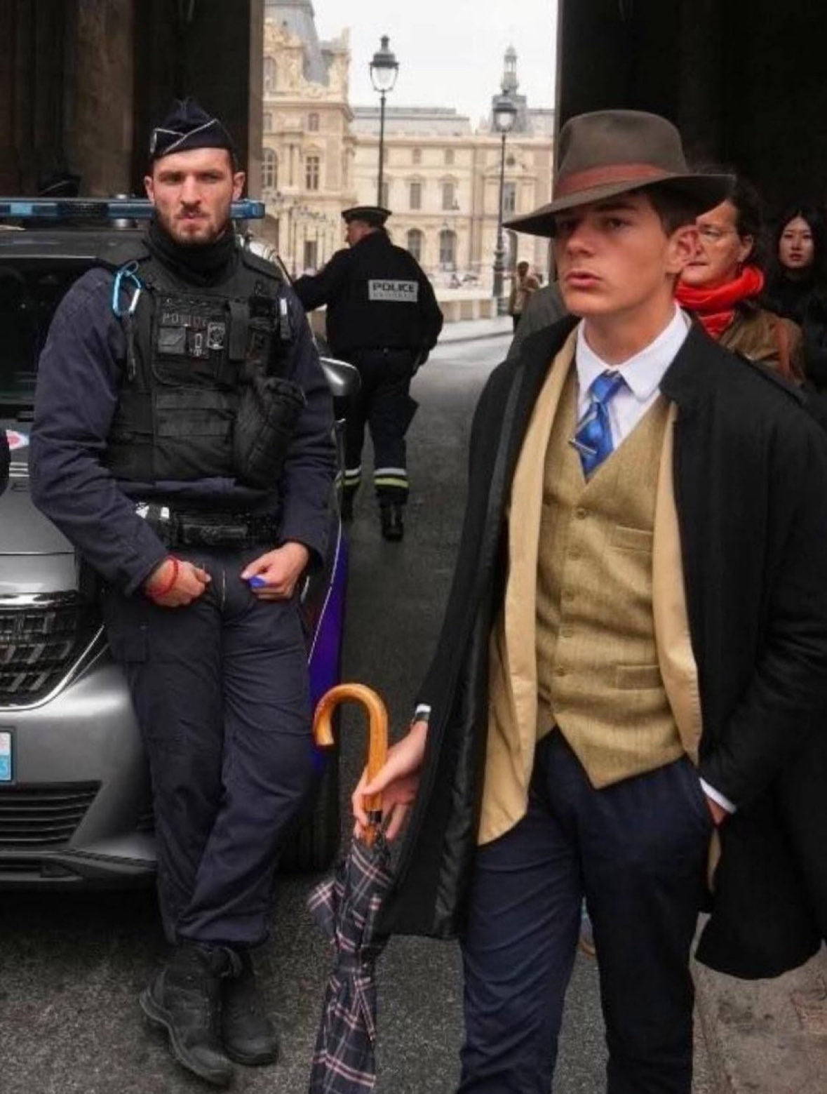 Template meme French Detective Louve