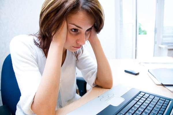 Plantilla de meme Frustrated at Computer