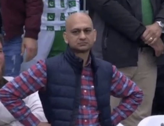 Plantilla de meme Frustrated Man