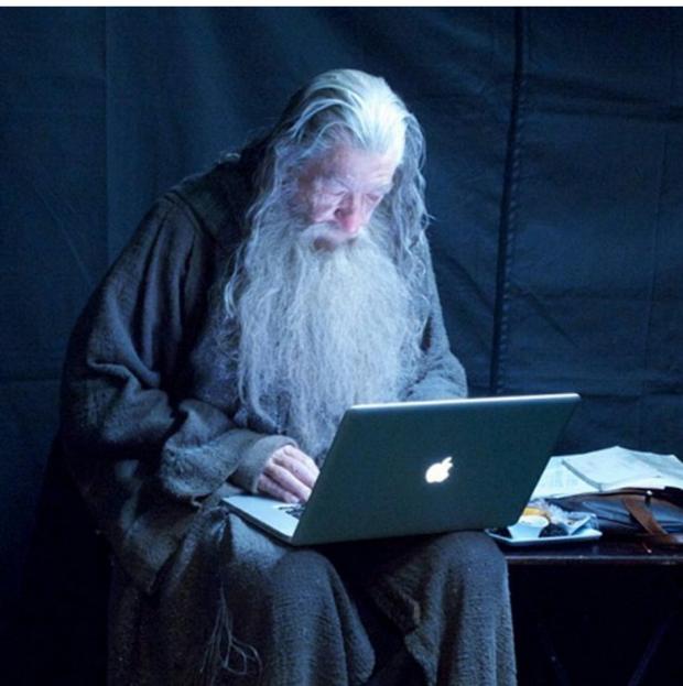 Template meme Gandalf Checks His Email