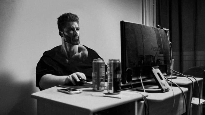 Plantilla de meme Gigachad On The Computer