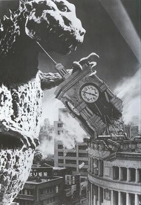 Plantilla de meme Godzilla destroys a Clock Tower
