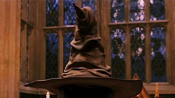 Plantilla de meme Hogwarts Sorting Hat