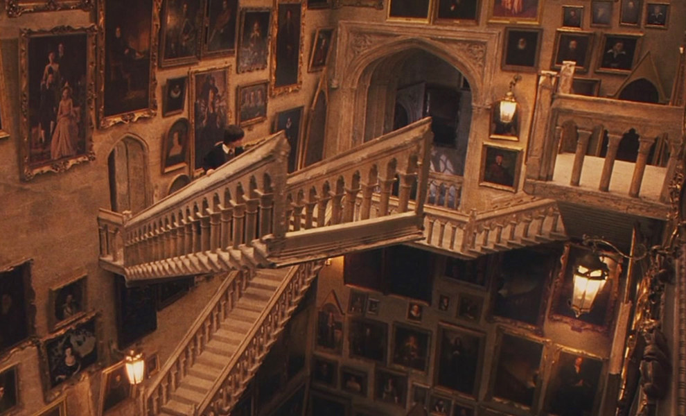 Plantilla de meme hogwarts stairs