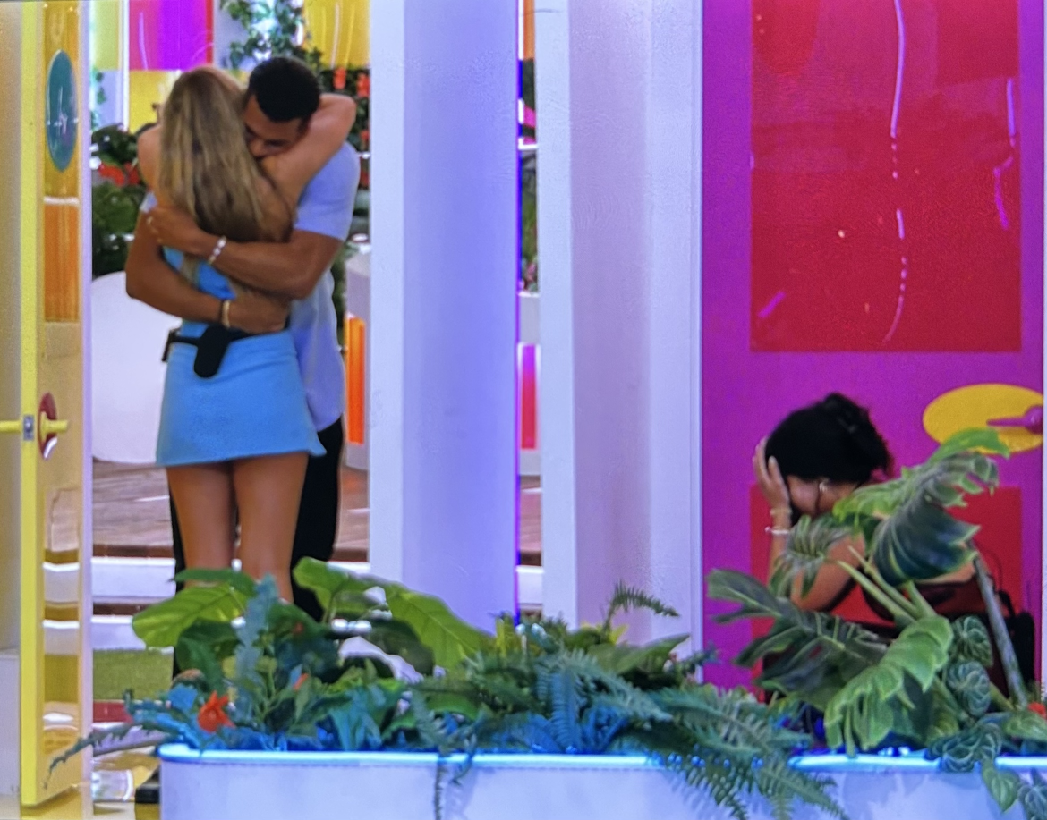 Template meme Huda Door Love Island
