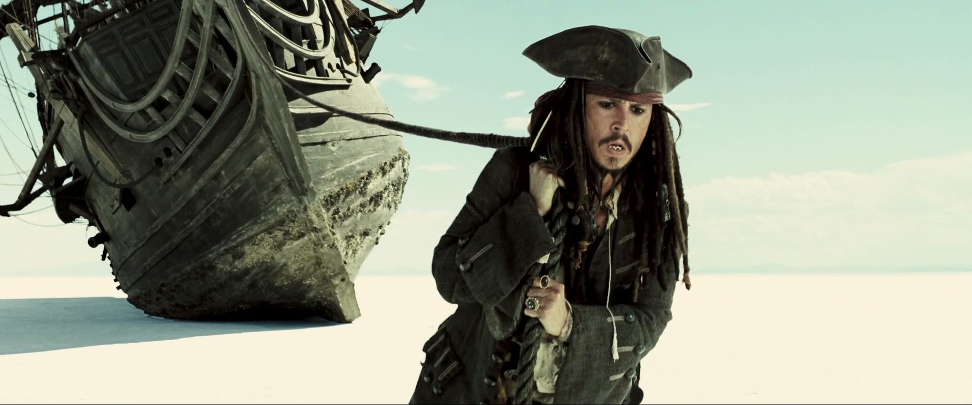 Plantilla de meme jack sparrow pulling ship