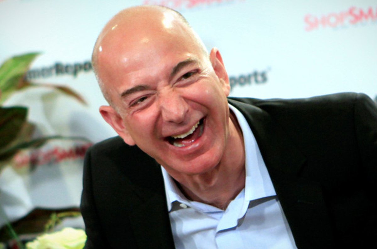 Plantilla de meme Jeff Bezos laughing