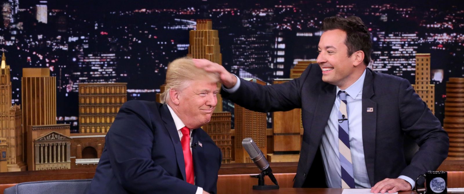 Template meme Jimmy Fallon feeling Trump's hair