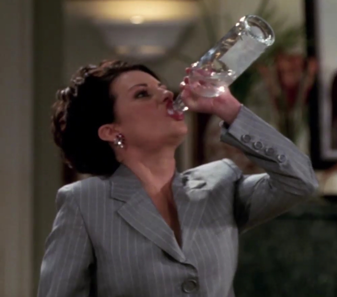 Plantilla de meme Karen drinks vodka