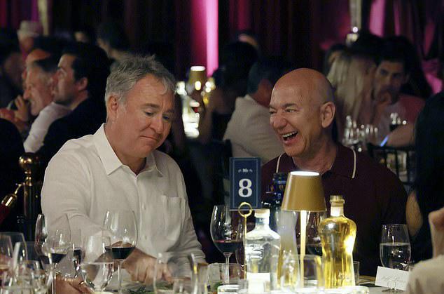 Plantilla de meme Ken Griffin and Jeff Bezos