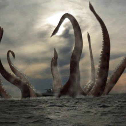 Plantilla de meme Kraken Rising