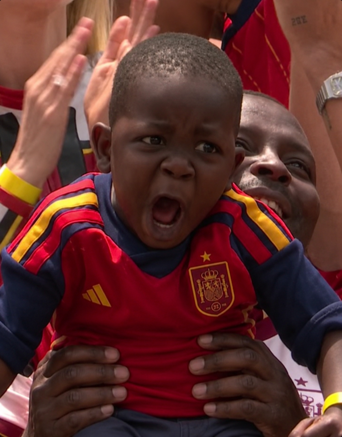 Template meme Lamine Yamal brother celebration