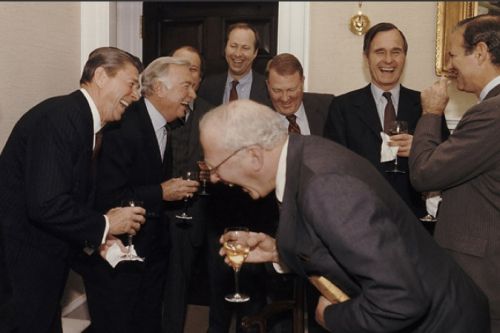 Plantilla de meme Laughing Men In Suits