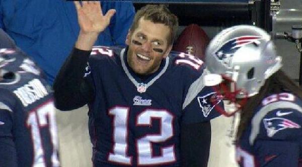 Template meme Left Tom Brady Hanging