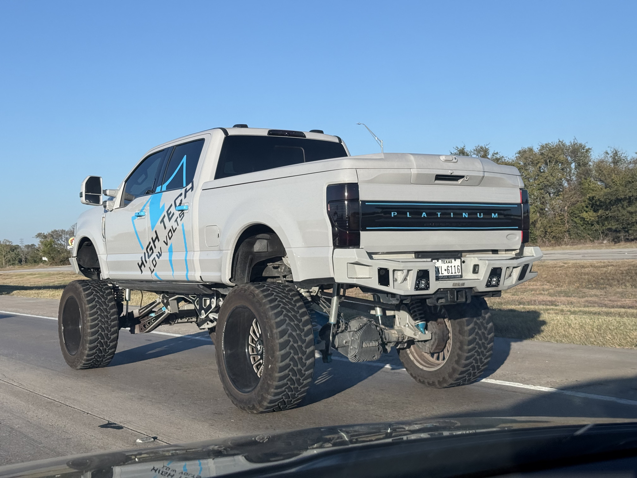 Plantilla de meme Lifted truck