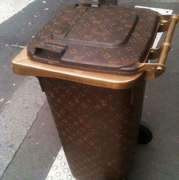 Plantilla de meme Louis Vuitton Trash Can