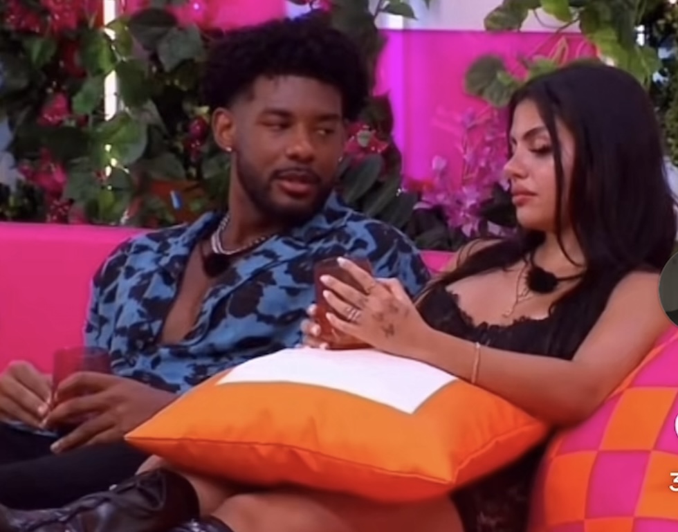 Template meme Love Island Chris Huda Finish Sentence